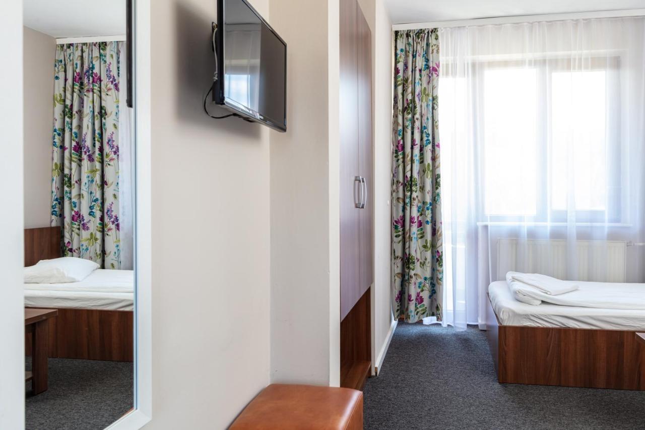 Motel Gilău エクステリア 写真
