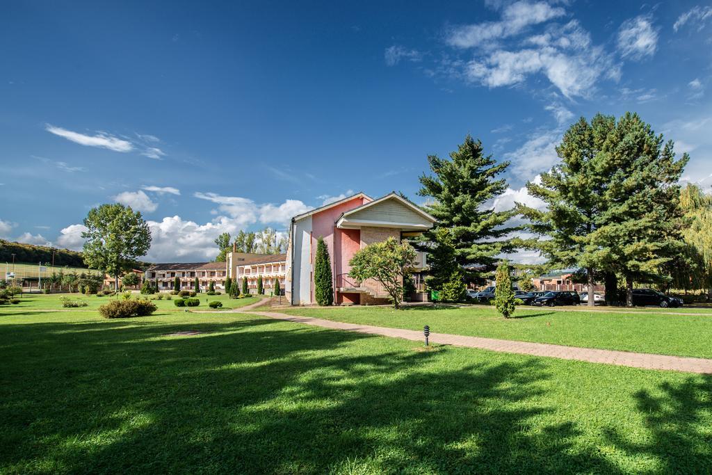 Motel Gilău エクステリア 写真